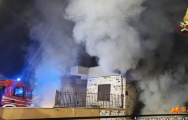 罗马华人仓库突发大火！整夜狂烧十七小时