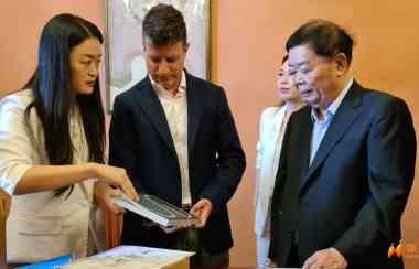 中国玻璃大王空降意大利！80岁曹德旺签下重磅跨国合作，要在福州建顶级歌剧院
