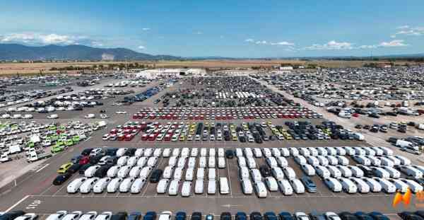 东风汽车登陆意大利利沃诺港 1100辆新车集中入境