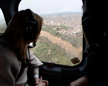 西西里岛一小镇4公里滑坡失控，女总理乘直升机赶赴现场！