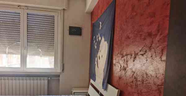 三室一厅，一厨一卫一阳台，出租其中两间