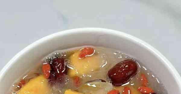 秋季是滋养的好季节，多喝些汤汤水水哈