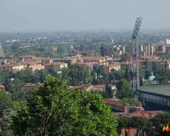 凡是到访意大利博洛尼亚的旅人，定会对城中绵延不绝的拱廊印象深刻