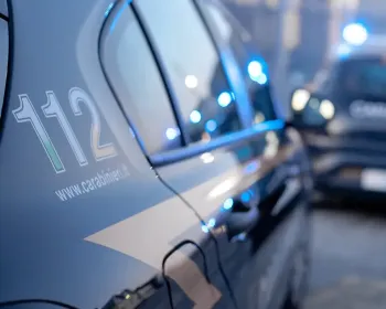 电影都不敢这么拍！给未成年喂毒再拍视频赚钱，意大利5人团伙被端！