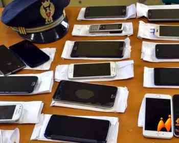 铝箔包手机躲定位！普拉托查获大批被盗手机
