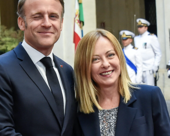 欧洲开始围堵低价电商？法国学意大利征收“2欧元小包税”