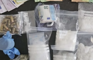 连冲锋枪都有！一华人深夜在米兰酒店被捕，屋内发现大量毒品！