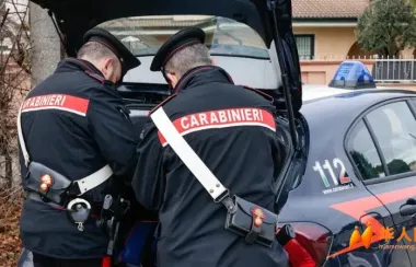 “脱掉你的裤子和内裤！”15岁男孩在街头被宪兵搜查时扒光衣服