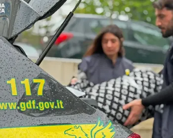 70万件大牌假货堆满仓！里米尼税警重拳突袭，连名牌面料都是假的