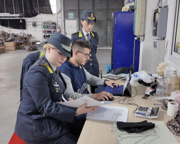 普拉托工厂真的有这么离谱吗？一华商因涉嫌奴役黑工被警方采取强制措施
