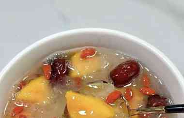 秋季是滋养的好季节，多喝些汤汤水水哈