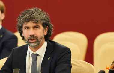 意大利多地市长联名上书总统：移民延期居留太难啦！