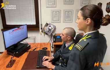 39名员工“藏”在假外包里，wok餐厅翻出税务黑洞