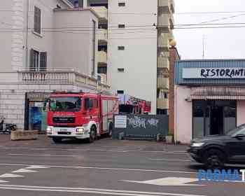 🧯帕尔马拉面馆突发火灾，三队消防紧急出动