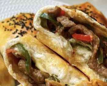 一口气吃掉三个的牛肉芝士烤包子