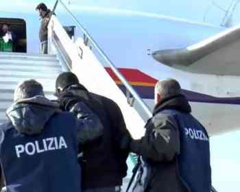 科莫下重拳！七名“危险移民”被连夜遣返出境