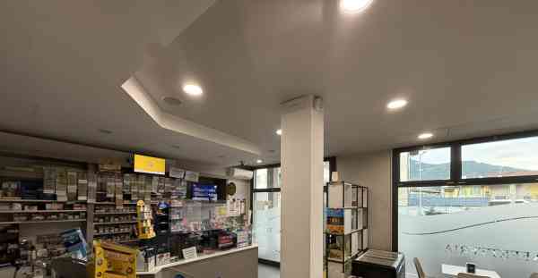 【Brescia北部 Concesio】成熟烟草店兼咖啡吧转让，带24小时自动售货机