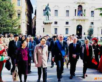 佩鲁贾省省长举行欢迎仪式迎接杨万明会长率领的中国代表团