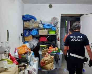打通墙壁连住宅！博尔戈里克华人服装厂被查，14人挤一屋含3名未成年