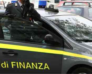 一句“你签过合同了”，1200名意大利老人被坑走200万欧