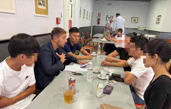 10岁青田籍男童泳池溺水，抢救两日不治离世，当地政府宣布哀悼日降半旗悼念