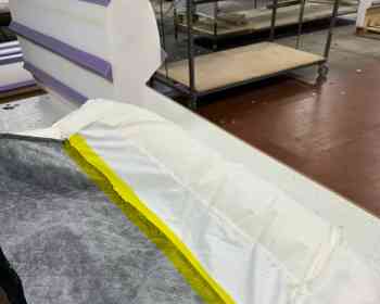 找熟练车工，备居留。做白色装鹅毛袋子，货源稳定，收入稳定。