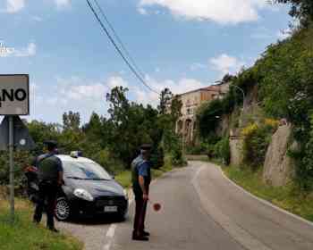 偷100欧商品被发现 男子当场翻脸袭击华人店员