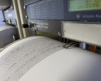 深夜突发！那不勒斯湾发生5.9级地震，多地居民被震醒