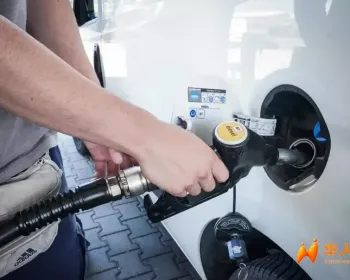 明年1月开始，柴油涨价但罚单不涨，司机喜忧参半