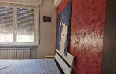 三室一厅，一厨一卫一阳台，出租其中两间