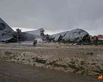 玻利维亚军机运钞坠毁闹市，至少20人死亡，街头钞票引发混乱