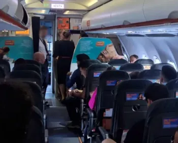 飞机马上要飞了，3人突然执意下机！易捷航空停机坪滞留5小时终取消