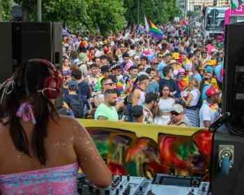 35万人狂欢变“战场”？米兰彩虹游行变味：小偷用彩虹旗打掩护疯狂洗劫