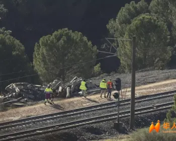 西班牙再现列车脱轨，20人受伤