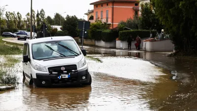 stabbia-cerreto-guidi-il-giorno-dopo-la-forte-pioggia-fango-per-le-strade-allagamento.webp