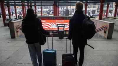 Sciopero dei mezzi. Trenord, Atm, Stazione Cadorna a Milano. (Foto di Marco Otti.jpg