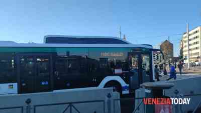 Sciopero autobus fuori servizio a Venezia.jpeg