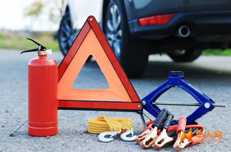 Kit-emergenza-auto-mobilitasostenibile.it_.jpg
