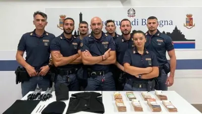 rapina-da-80mila-euro-banda-in-fuga-col-bottino-fermata-dalla-polizia-in-a1.webp