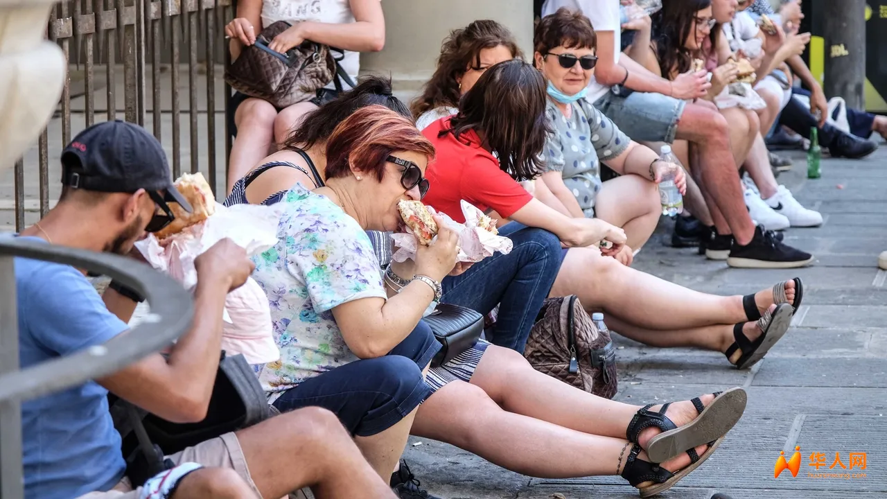 佛罗伦萨餐厅老板吐槽“奇葩游客”：六人只点两张披萨，还嫌弃座位费