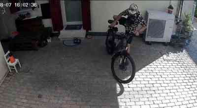 ladro-ruba-bici.jpg