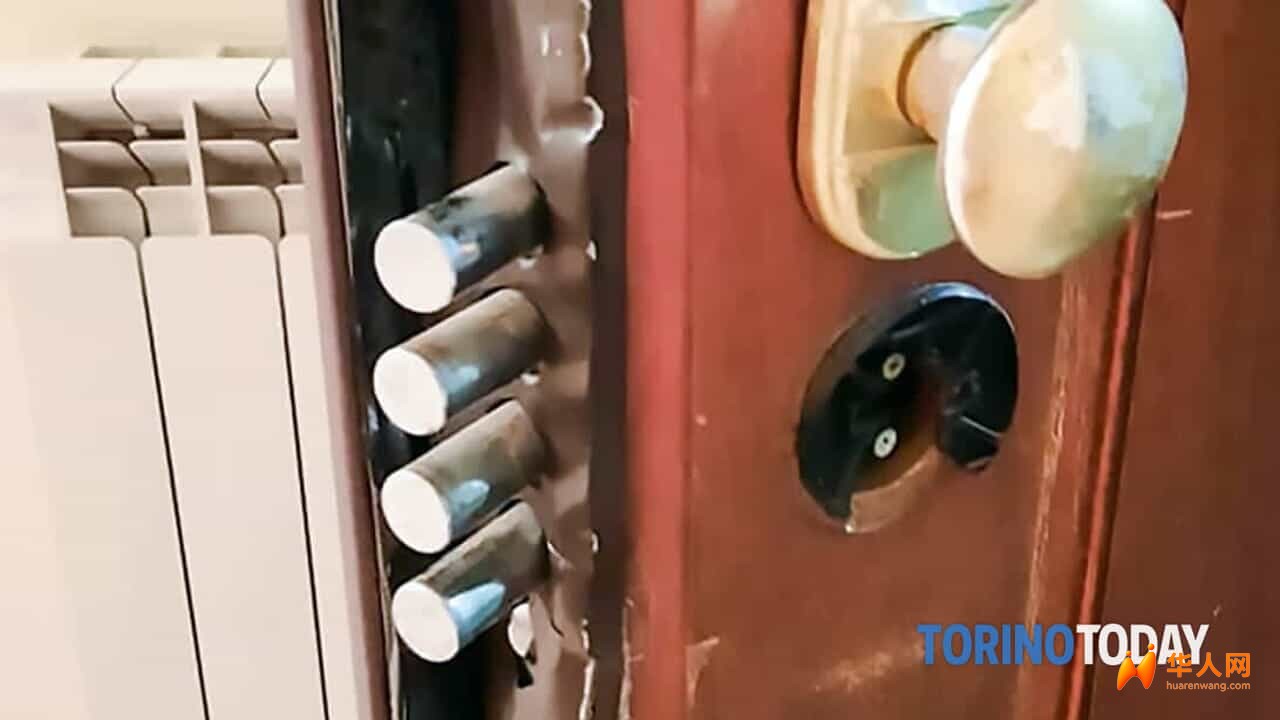 都灵男子国外度假接到邻居惊人电话：有人破门占了他的家！