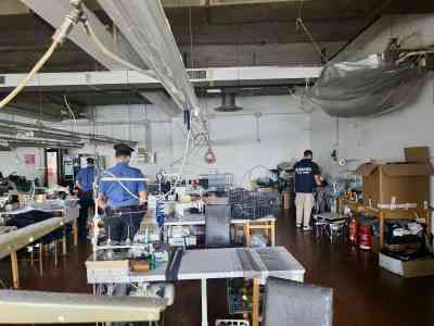 Fabbrica caporalato cinese a Baranzate. Carabinieri 1.jpeg