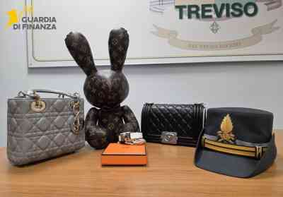 Alcuni dei prodotti sequestrati-2.jpg