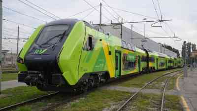 Consegna ultimo treno regionale.jpg