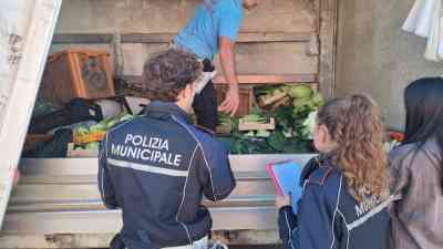 ortaggi sequestrati dalla polizia municipale.jpg