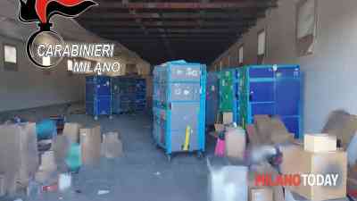 Il capannone con il materiale intercettato (Foto carabinieri).jpg