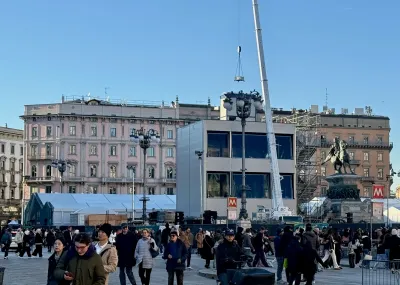 piazza-duomo-trasformata-in-baraccopoli-per-lo-olimpiadi-milano-cortina-2026-1-2.webp