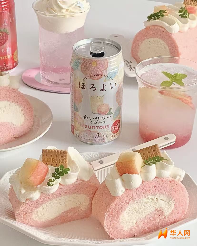 做了姐妹们很喜欢的白桃奶油蛋糕卷聚餐吃