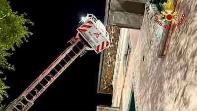 Intervento autoscala vigili del fuoco.jpg